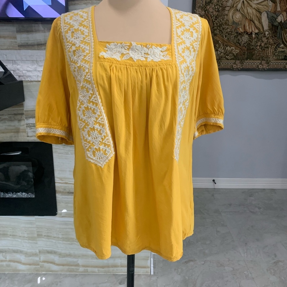 Solitaire Yellow‎ Embroidered Top. Size M (228)